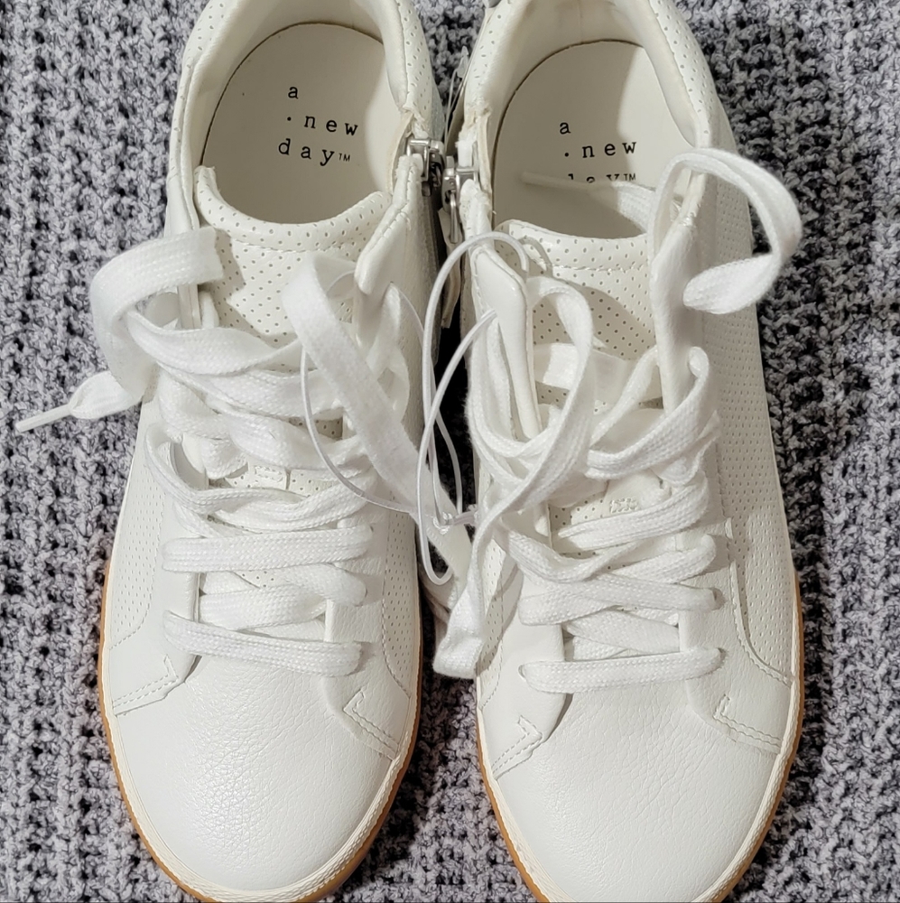 Women's Luna Sneakers